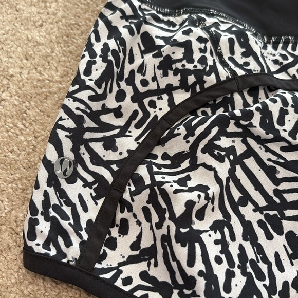 Lululemon Speed Up Short larger inseam and higher waist, size 4 - Picture 3 of 6